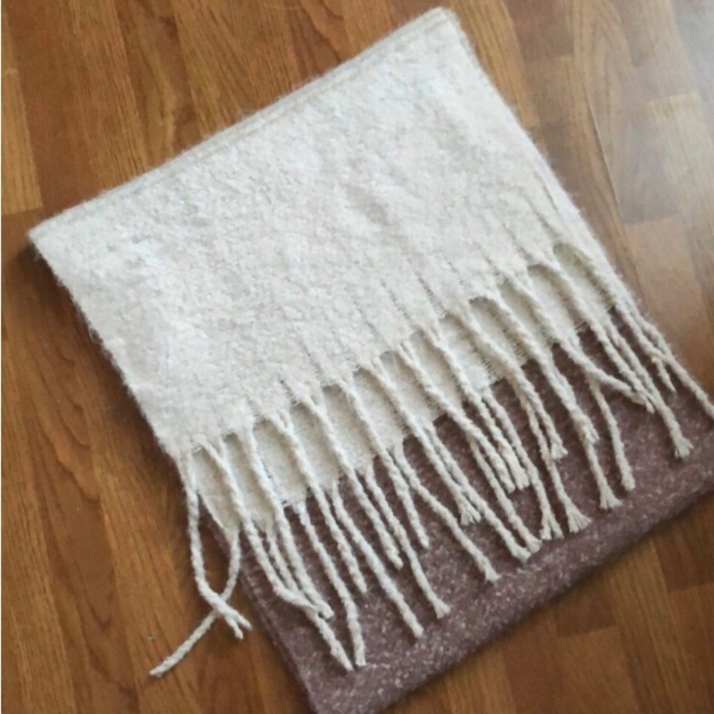 MerSea 🧜🏽♀️ Oversize Scarf - Picture 6 of 6